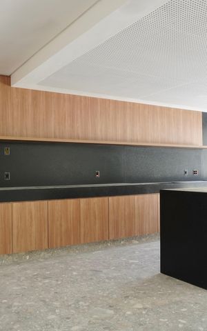 Apartamento à venda com 156m², 4 quartos e 3 vagas Apartamento à venda com 156m², 4 quartos e 3 vagasÁrea comum - Salão de festas