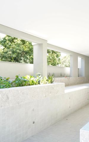 Apartamento à venda com 156m², 4 quartos e 3 vagas Apartamento à venda com 156m², 4 quartos e 3 vagasÁrea comum - Piscina