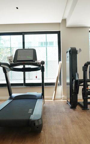 Apartamento à venda com 156m², 4 quartos e 3 vagas Apartamento à venda com 156m², 4 quartos e 3 vagasÁrea comum - Academia