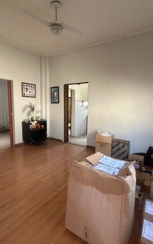 Casa à venda com 60m², 2 quartos e 3 vagas Casa à venda com 60m², 2 quartos e 3 vagasSala