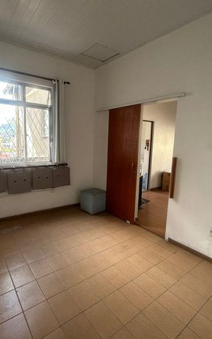 Casa à venda com 60m², 2 quartos e 3 vagas Casa à venda com 60m², 2 quartos e 3 vagasSala