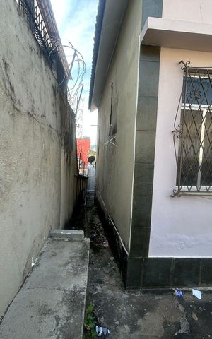 Casa à venda com 60m², 2 quartos e 3 vagas Casa à venda com 60m², 2 quartos e 3 vagasÁrea externa