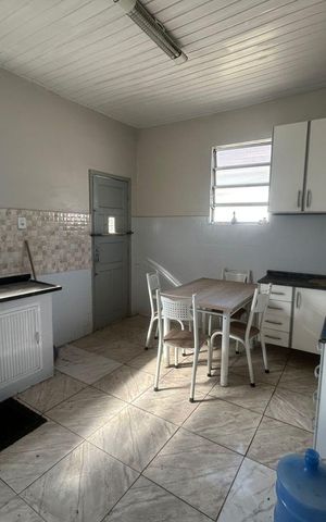 Casa à venda com 60m², 2 quartos e 3 vagas Casa à venda com 60m², 2 quartos e 3 vagasCozinha