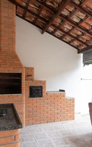 Casa para alugar com 145m², 4 quartos e 2 vagas