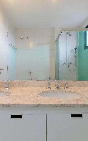 Apartamento para alugar com 130m², 3 quartos e 3 vagas Apartamento para alugar com 130m², 3 quartos e 3 vagasBanheiro