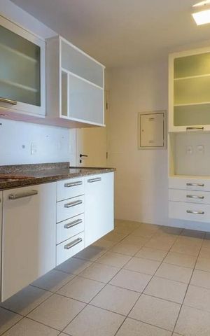 Apartamento para alugar com 130m², 3 quartos e 3 vagas Apartamento para alugar com 130m², 3 quartos e 3 vagasCozinha
