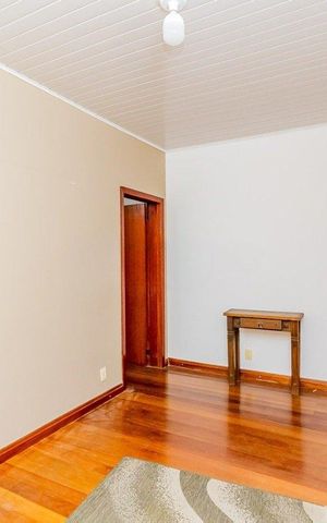 Casa à venda com 112m², 2 quartos e 4 vagas Casa à venda com 112m², 2 quartos e 4 vagasSala