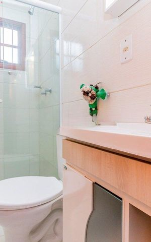 Casa à venda com 112m², 2 quartos e 4 vagas Casa à venda com 112m², 2 quartos e 4 vagasBanheiro da suíte