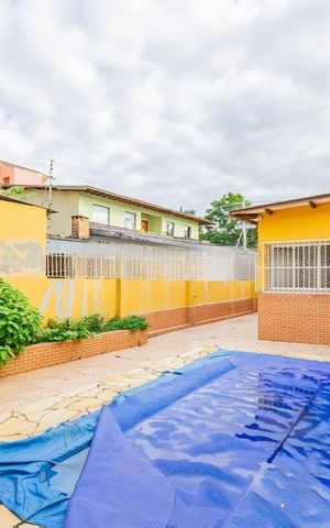 Casa à venda com 112m², 2 quartos e 4 vagas Casa à venda com 112m², 2 quartos e 4 vagasÁrea externa