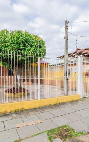 Casa à venda com 112m², 2 quartos e 4 vagas Casa à venda com 112m², 2 quartos e 4 vagasFachada