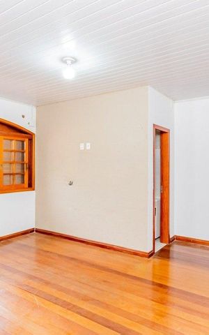 Casa à venda com 112m², 2 quartos e 4 vagas Casa à venda com 112m², 2 quartos e 4 vagasSuíte