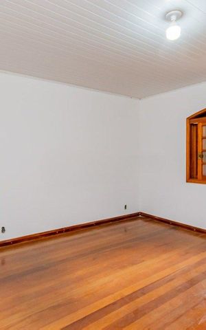 Casa à venda com 112m², 2 quartos e 4 vagas Casa à venda com 112m², 2 quartos e 4 vagasSuíte
