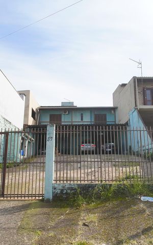 Casa para alugar com 700m², 3 quartos e 3 vagasFachada