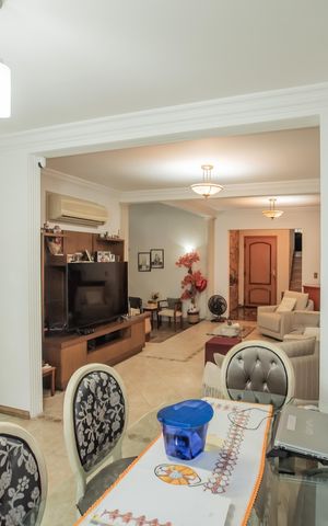 Casa à venda com 500m², 3 quartos e 4 vagas Casa à venda com 500m², 3 quartos e 4 vagasSala 1