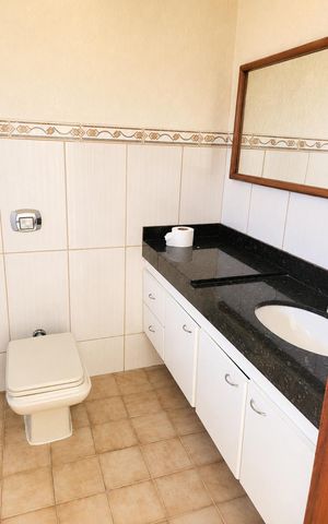 Casa de condomínio para alugar com 300m², 3 quartos e 3 vagas Casa de condomínio para alugar com 300m², 3 quartos e 3 vagasLavabo