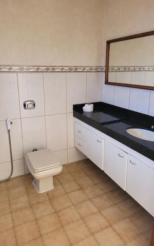 Casa de condomínio para alugar com 300m², 3 quartos e 3 vagas Casa de condomínio para alugar com 300m², 3 quartos e 3 vagasLavabo