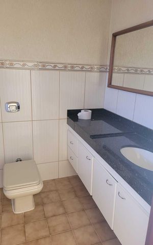 Casa de condomínio para alugar com 300m², 3 quartos e 3 vagas Casa de condomínio para alugar com 300m², 3 quartos e 3 vagasLavabo