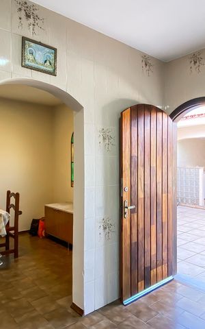 Casa à venda com 250m², 3 quartos e 3 vagasCozinha 