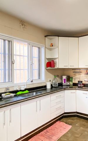 Casa à venda com 250m², 3 quartos e 3 vagasCozinha 
