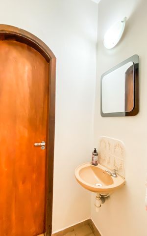 Casa à venda com 250m², 3 quartos e 3 vagasLavabo 