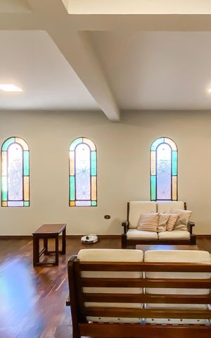 Casa à venda com 250m², 3 quartos e 3 vagasSala