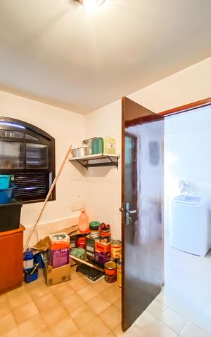 Casa à venda com 250m², 3 quartos e 3 vagasQuarto de Serviço