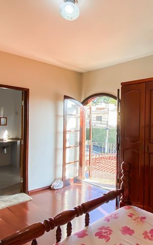 Casa à venda com 250m², 3 quartos e 3 vagasSuíte 