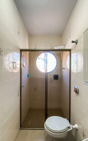 Casa à venda com 250m², 3 quartos e 3 vagasBanheiro social