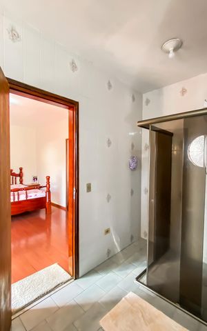 Casa à venda com 250m², 3 quartos e 3 vagasBanheiro da Suíte 1