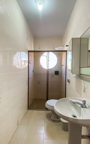 Casa à venda com 250m², 3 quartos e 3 vagasBanheiro social