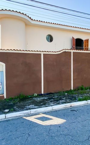 Casa à venda com 250m², 3 quartos e 3 vagasFachada 