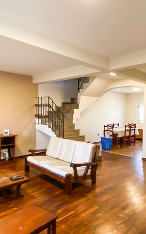 Casa à venda com 250m², 3 quartos e 3 vagasSala 