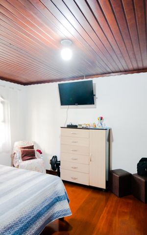 Casa à venda com 230m², 4 quartos e 2 vagasQuarto 2 - Suíte