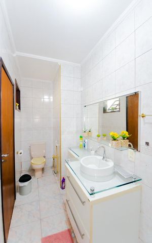 Casa à venda com 230m², 4 quartos e 2 vagasBanheiro Social