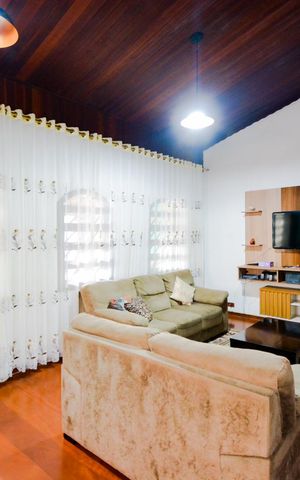 Casa à venda com 230m², 4 quartos e 2 vagasSala