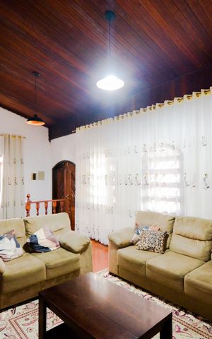 Casa à venda com 230m², 4 quartos e 2 vagasSala