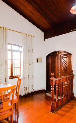 Casa à venda com 230m², 4 quartos e 2 vagasSala