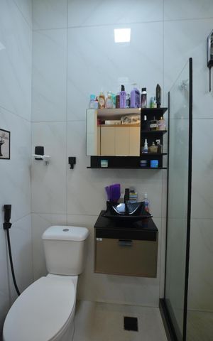 Casa para alugar com 200m², 2 quartos e 2 vagasBanheiro da Suite