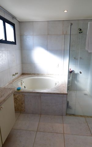 Apartamento à venda com 380m², 3 quartos e 4 vagasBanheiro Suíte