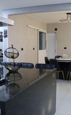 Casa à venda com 408m², 3 quartos e 5 vagas Casa à venda com 408m², 3 quartos e 5 vagasCozinha