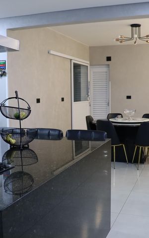 Casa à venda com 408m², 3 quartos e 5 vagas Casa à venda com 408m², 3 quartos e 5 vagasCozinha