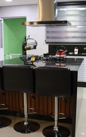 Casa à venda com 408m², 3 quartos e 5 vagas Casa à venda com 408m², 3 quartos e 5 vagasCozinha