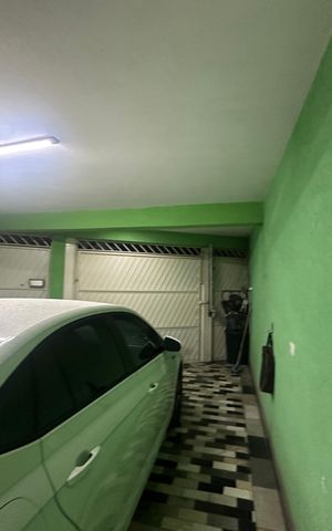 Casa à venda com 408m², 3 quartos e 5 vagas Casa à venda com 408m², 3 quartos e 5 vagasGaragem