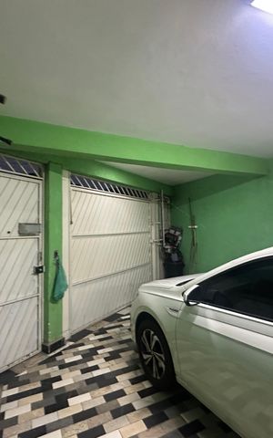 Casa à venda com 408m², 3 quartos e 5 vagas Casa à venda com 408m², 3 quartos e 5 vagasGaragem