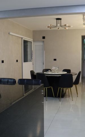 Casa à venda com 408m², 3 quartos e 5 vagas Casa à venda com 408m², 3 quartos e 5 vagasCozinha