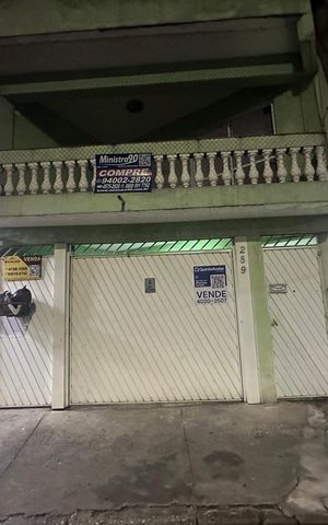 Casa à venda com 408m², 3 quartos e 5 vagas Casa à venda com 408m², 3 quartos e 5 vagasFachada