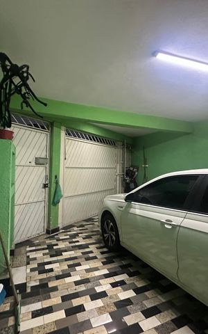 Casa à venda com 408m², 3 quartos e 5 vagas Casa à venda com 408m², 3 quartos e 5 vagasGaragem