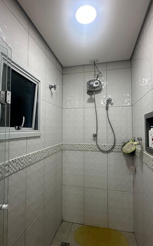 Casa à venda com 408m², 3 quartos e 5 vagas Casa à venda com 408m², 3 quartos e 5 vagasBanheiro da Suíte
