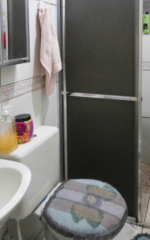 Casa à venda com 150m², 3 quartos e 2 vagas Casa à venda com 150m², 3 quartos e 2 vagasBanheiro