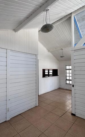 Casa de condomínio à venda com 150m², 3 quartos e 2 vagas Casa de condomínio à venda com 150m², 3 quartos e 2 vagasSala